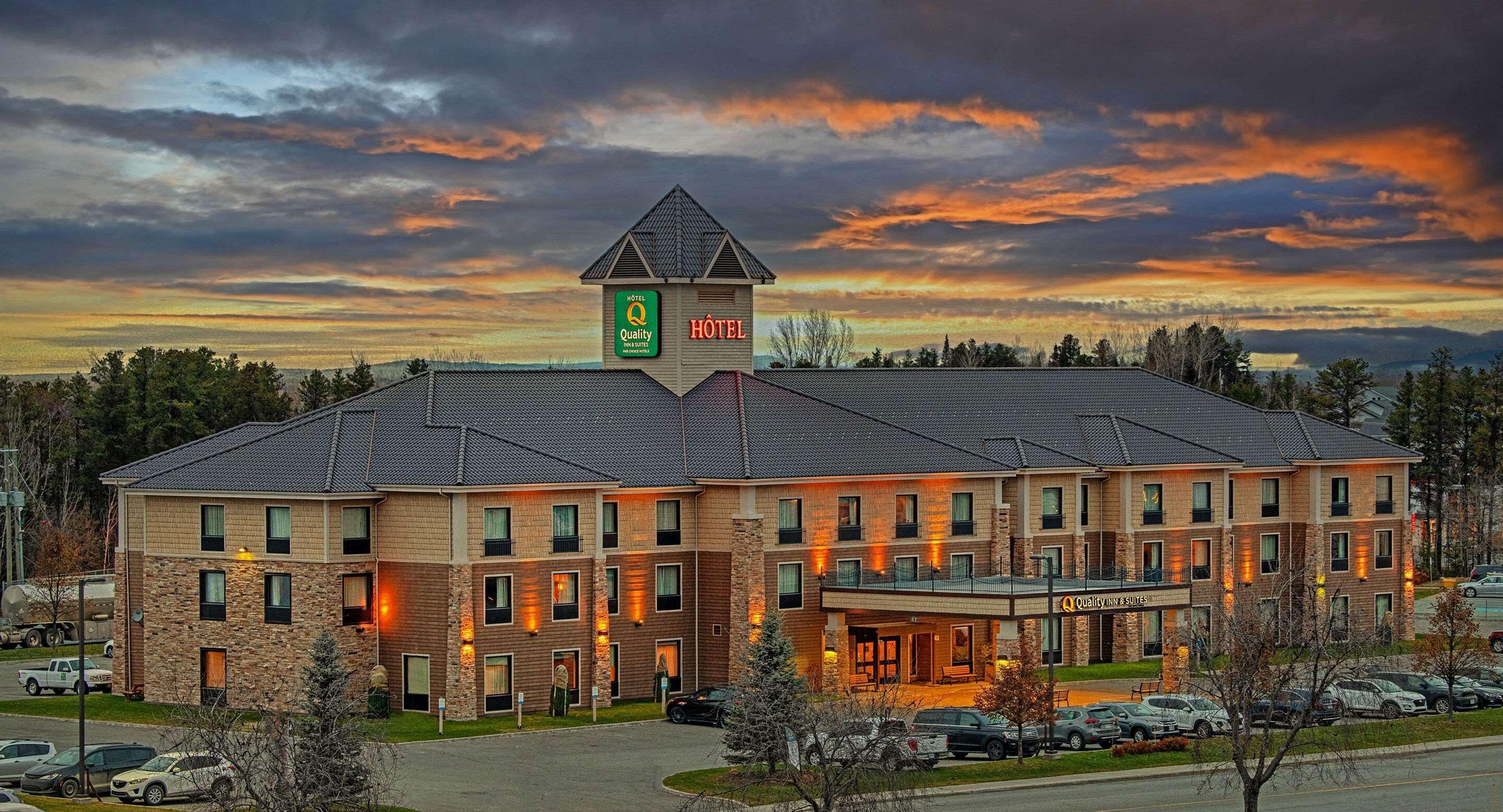 Quality Inn & Suites Val-d'Or Extérieur photo