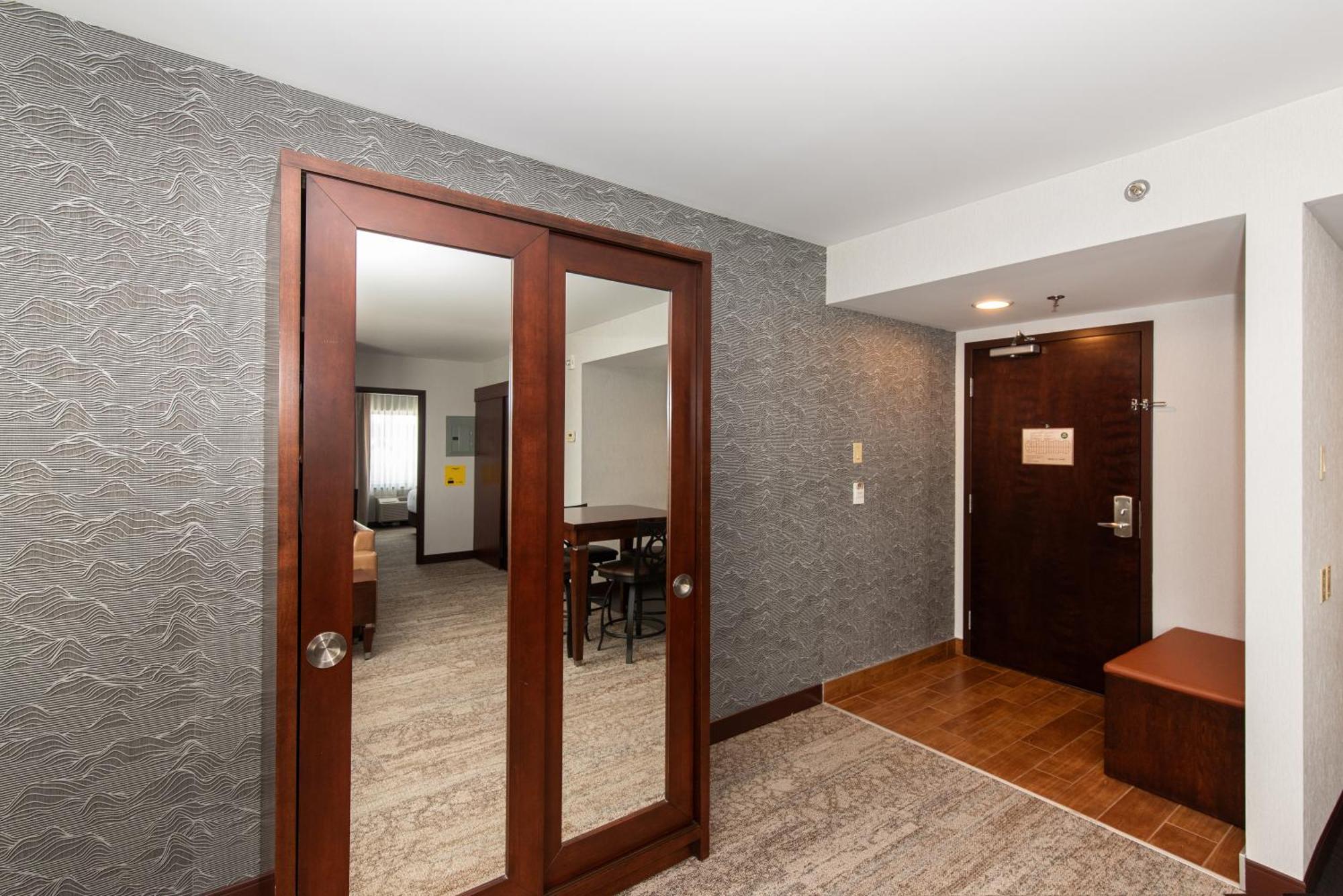 Quality Inn & Suites Val-d'Or Extérieur photo
