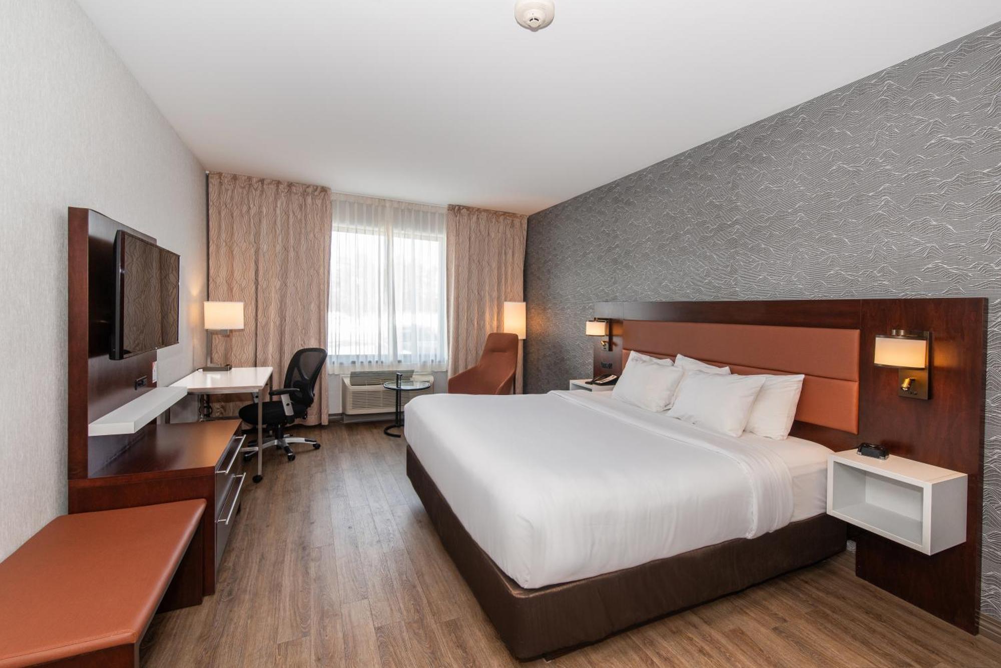 Quality Inn & Suites Val-d'Or Extérieur photo