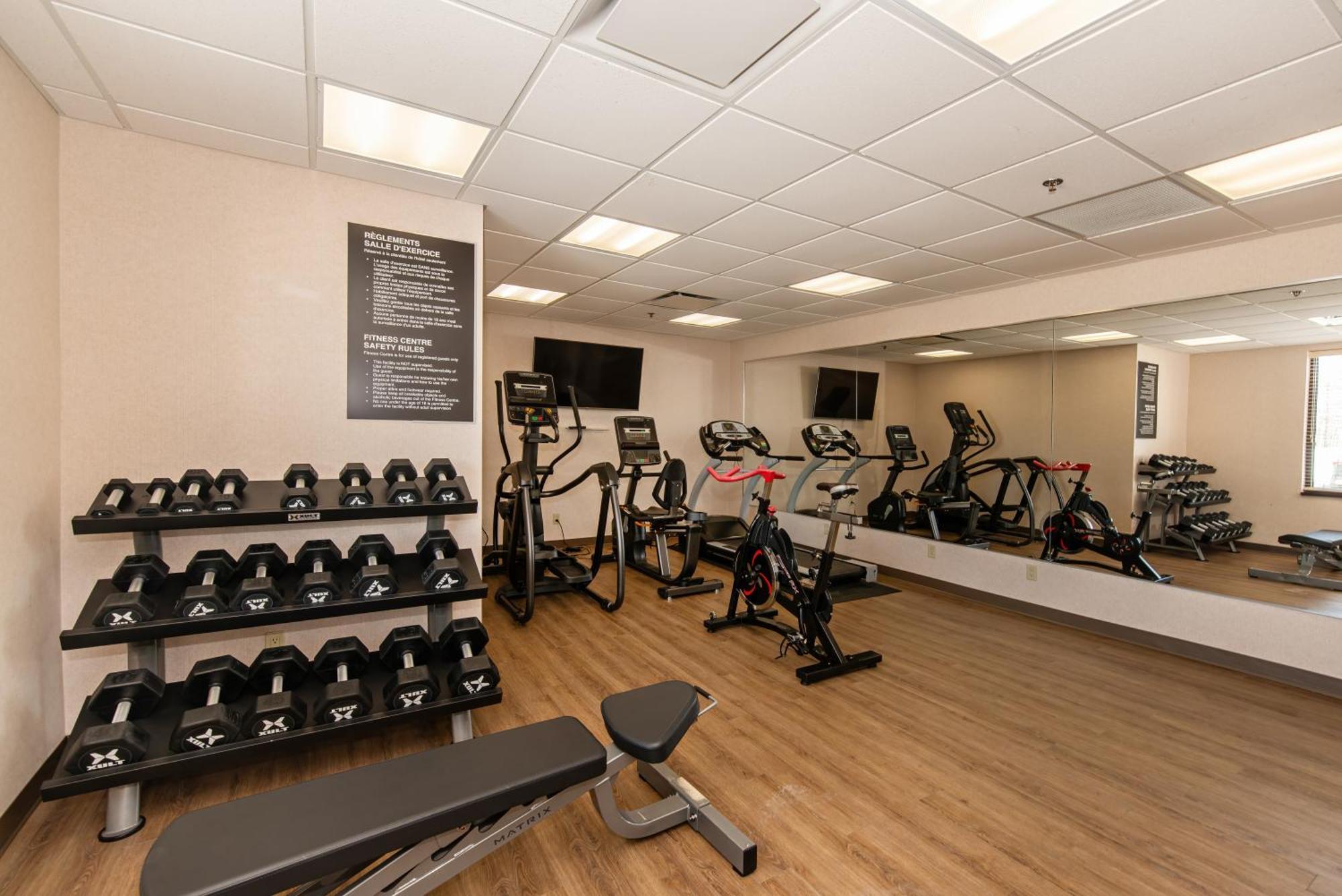 Quality Inn & Suites Val-d'Or Extérieur photo