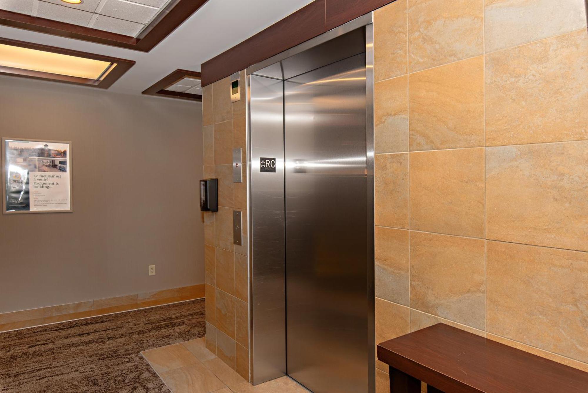Quality Inn & Suites Val-d'Or Extérieur photo