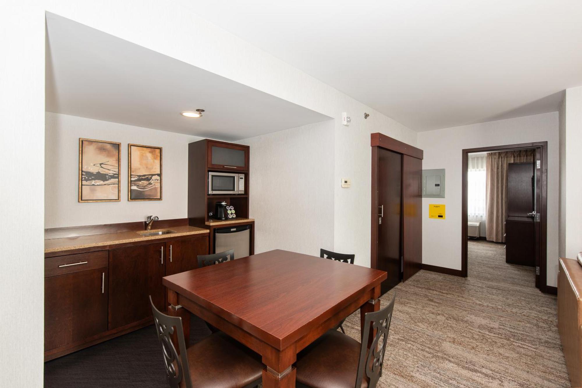 Quality Inn & Suites Val-d'Or Extérieur photo