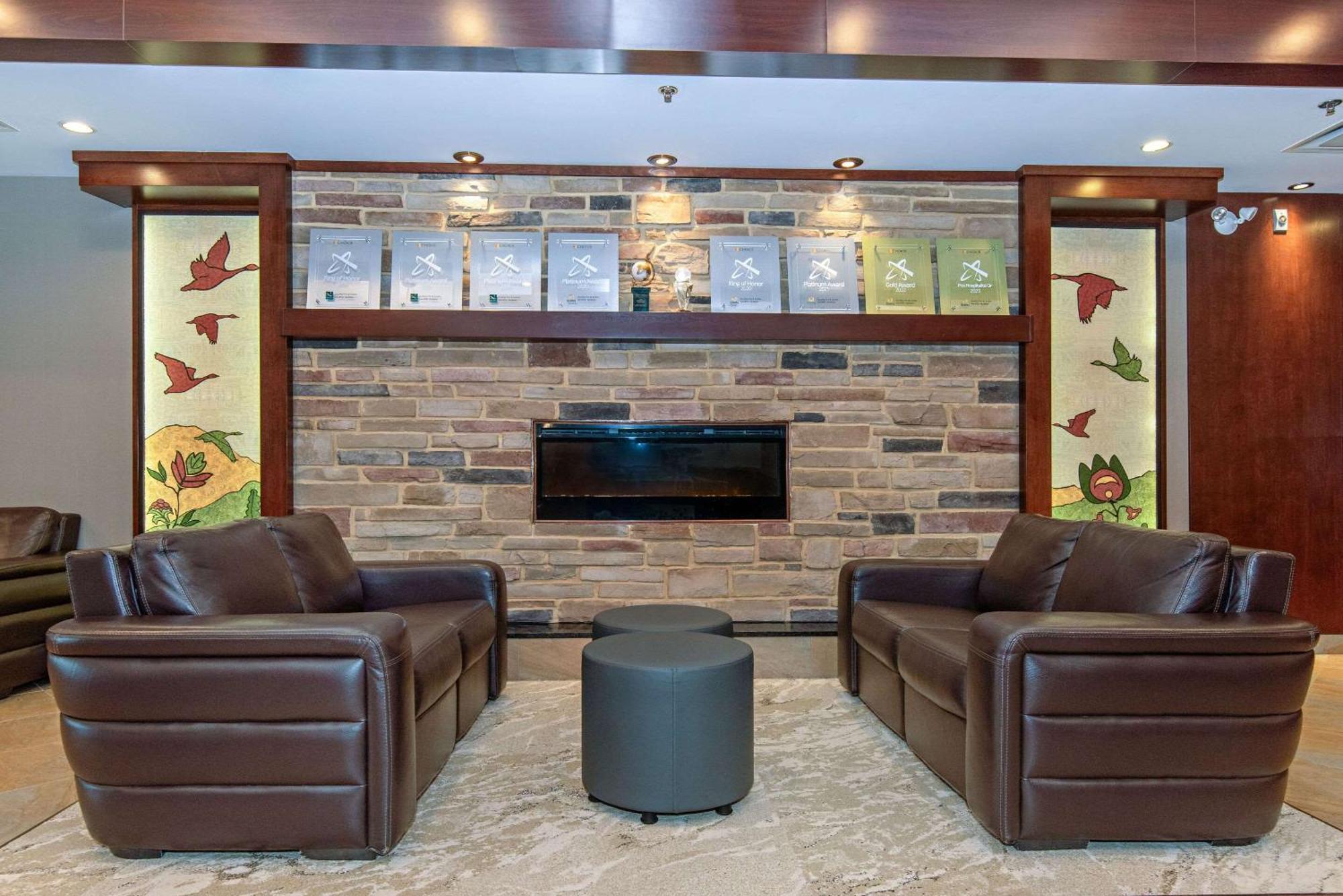 Quality Inn & Suites Val-d'Or Extérieur photo