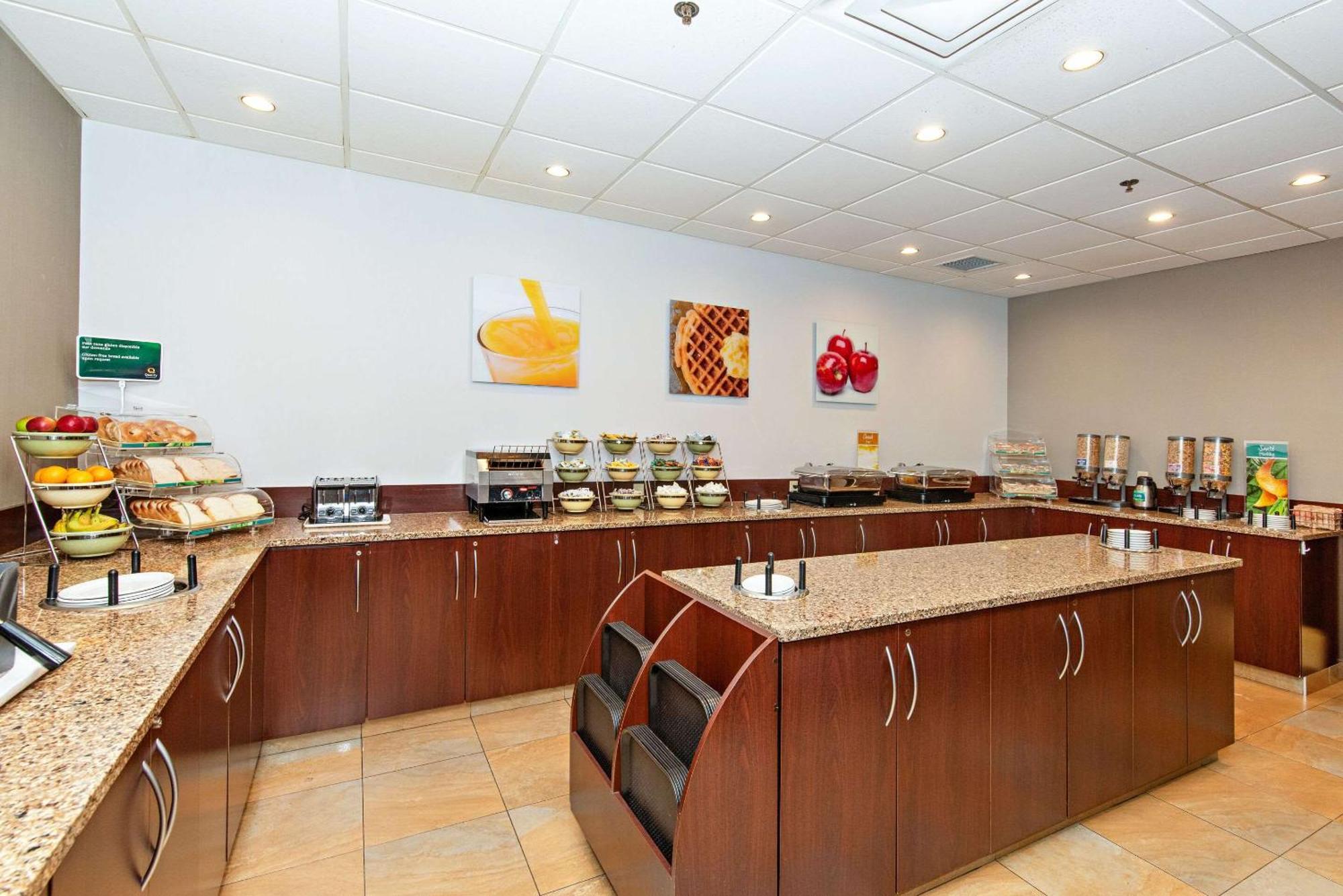 Quality Inn & Suites Val-d'Or Extérieur photo