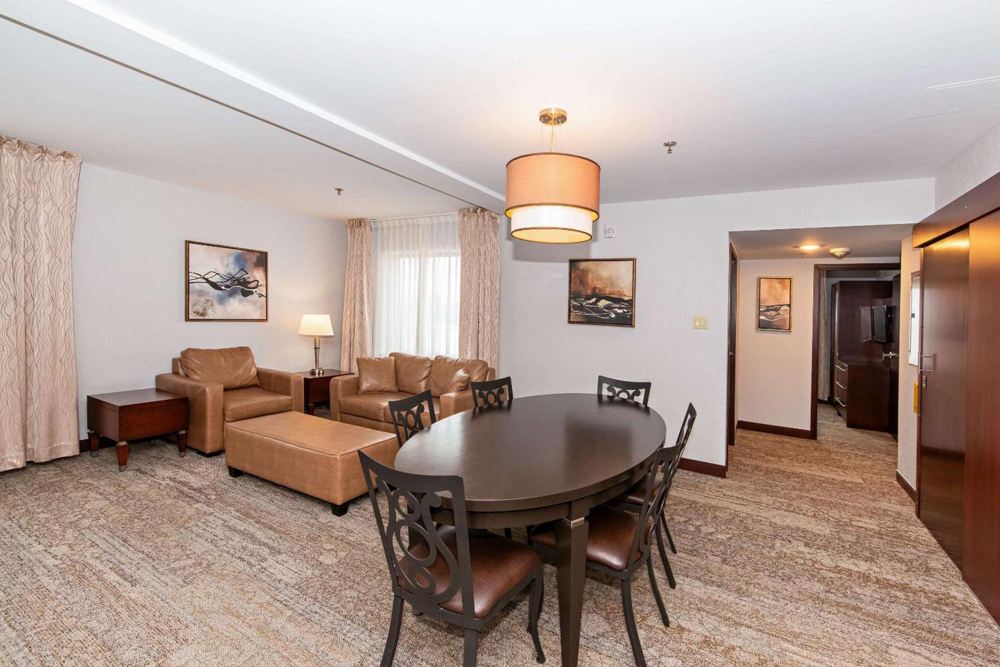 Quality Inn & Suites Val-d'Or Extérieur photo